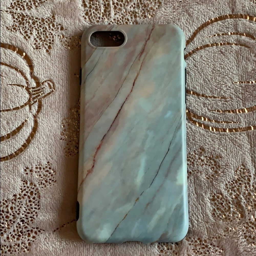 a iphone 8 case in perfect condition